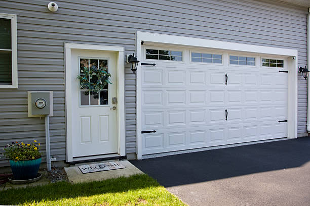24/7 Emergency Garage Door Panel Replacement experts in Johnson City, KS